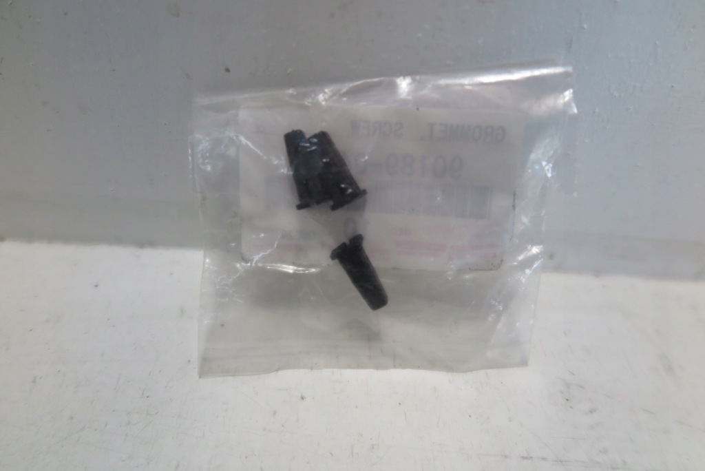 фото №1, Втулка клипса toyota highlander lexus 450h 90189-04231