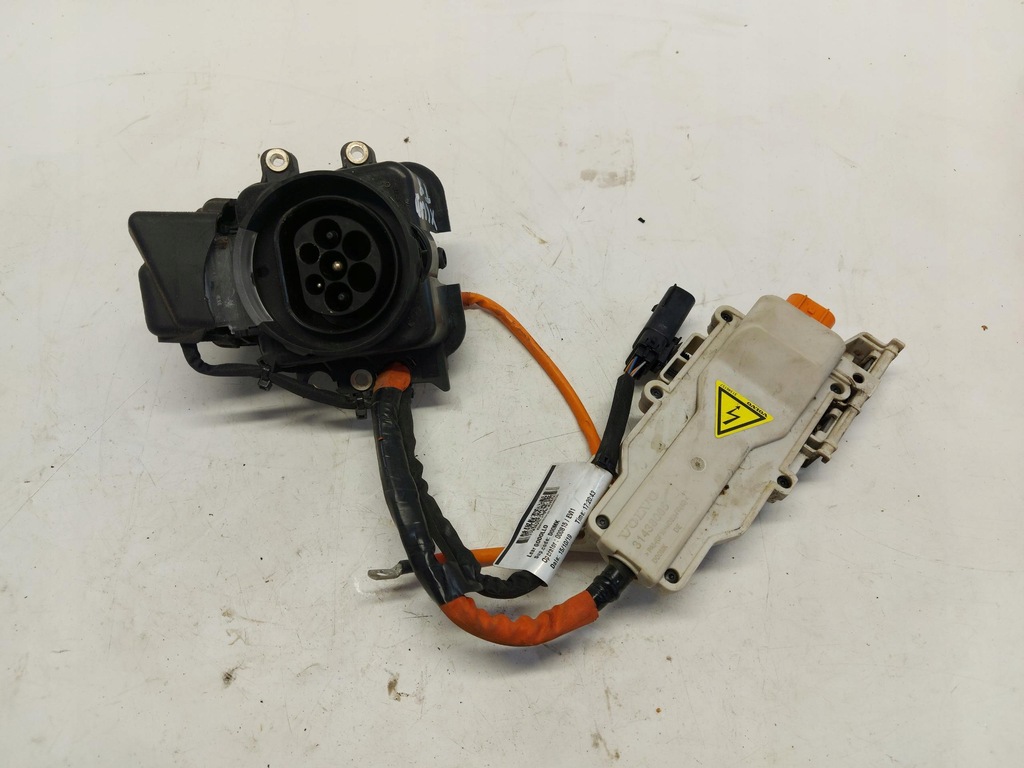 фото №1, Volvo xc60 ii t8 разъём зарядки 31438085