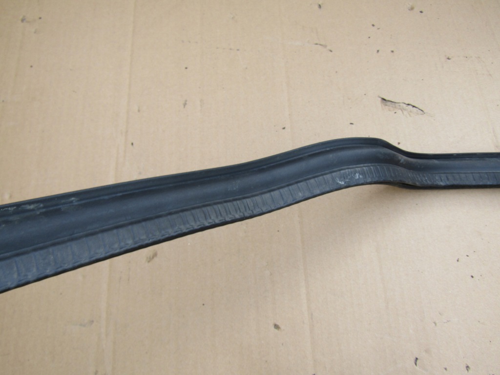 2 mercedes w124 прокладка жабо відсік двигуна Оригінал