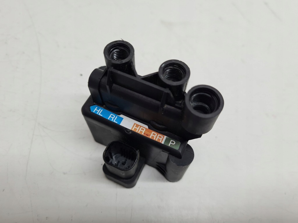 фото №1, Блок клапан розподільник airmatic mercedes w251 2513200158