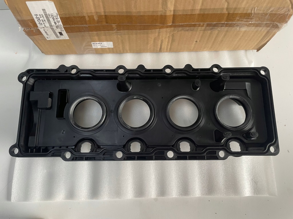 Кришка клапанів renault mascott 3.0 13264-ma70b nowa оригінал в Україні