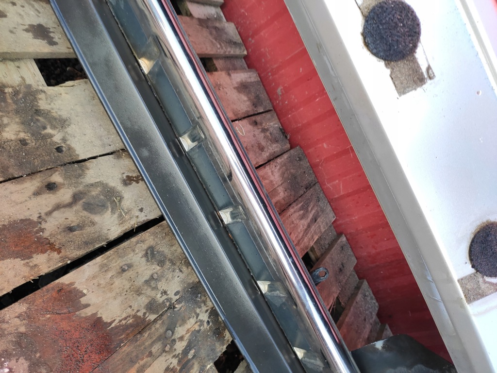 Jeep cherokee liberty kk 07-12 бампер перед передній сріблястий ps2 гарний комплект Доставка