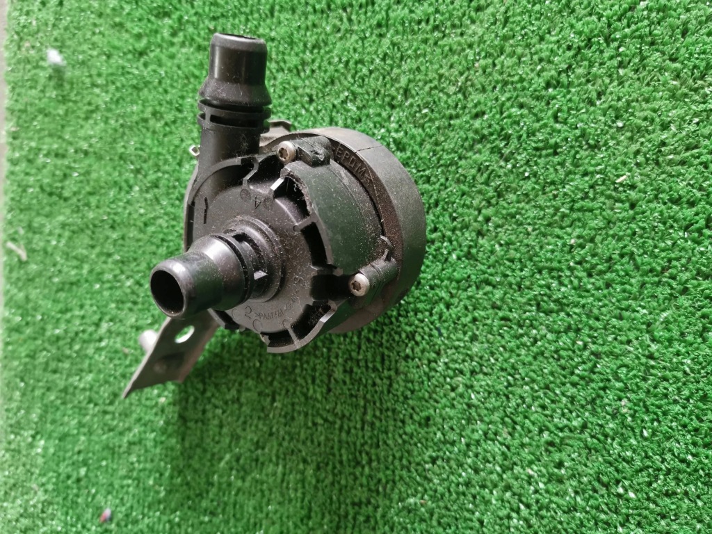 Купити Bmw f45 насос води 8643397