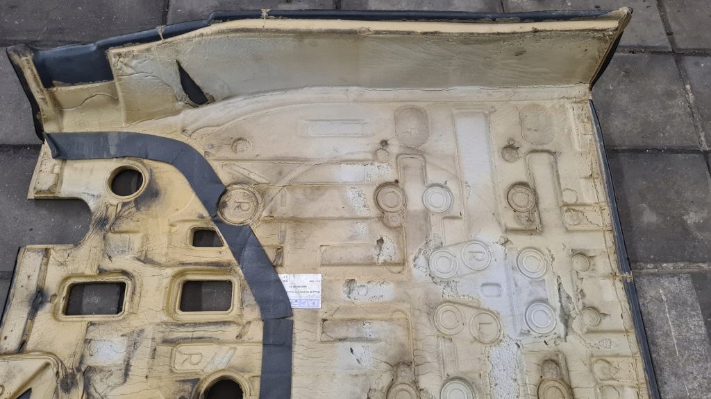 Mercedes actros mp4 коврик обшивка резиновый средняя Недорого