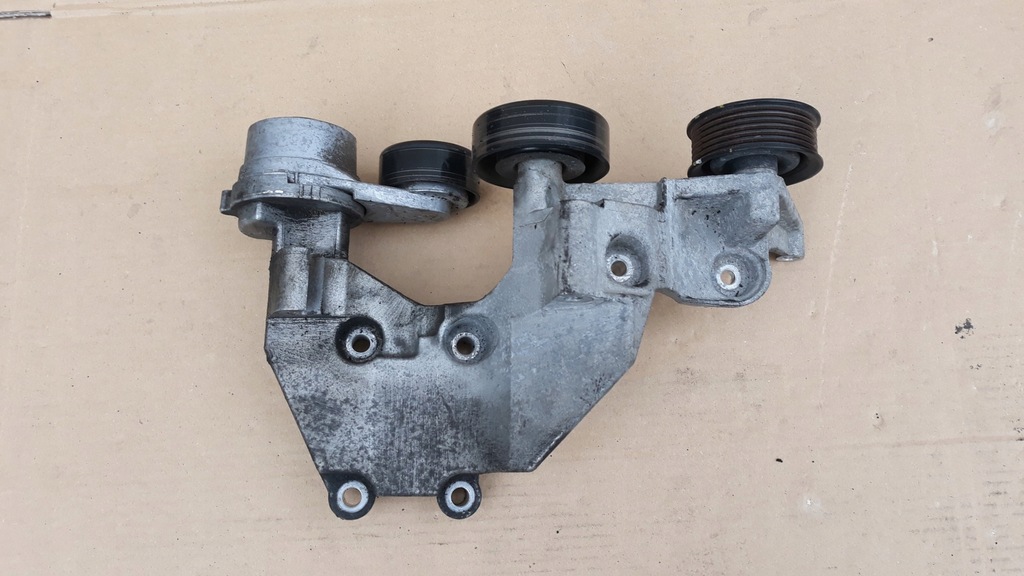 фото №1, Hyundai tucson ii iii 16r 2.0 crdi кронштейн генератора натягувач ролики