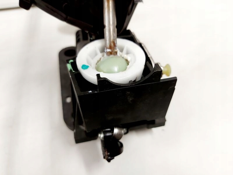 фото №8, Peugeot 208 1.0 b выборщик домкрат переключения передач