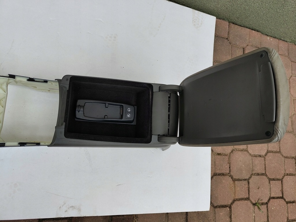 фото №5, Подлокотник туннель кожа audi a6 c6 светло-серый