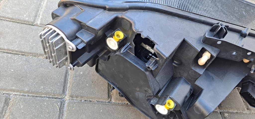 фото №6, Vw id4 id.4 лампа левая перед передняя 11b941035n повреждённая корпус