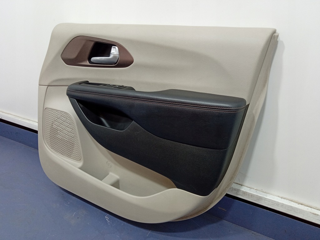 фото №5, Pacifica ii 16- обивка дверь перед правая обшивка 5rp602d2ag