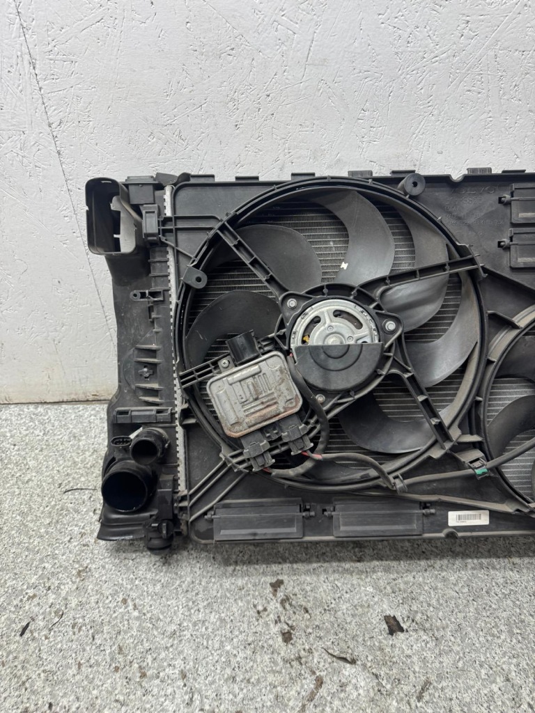 Комплект радиатор воды кондиционер вентилятор volvo v70 3 2012- 31338823 2.0 d3 Недорого