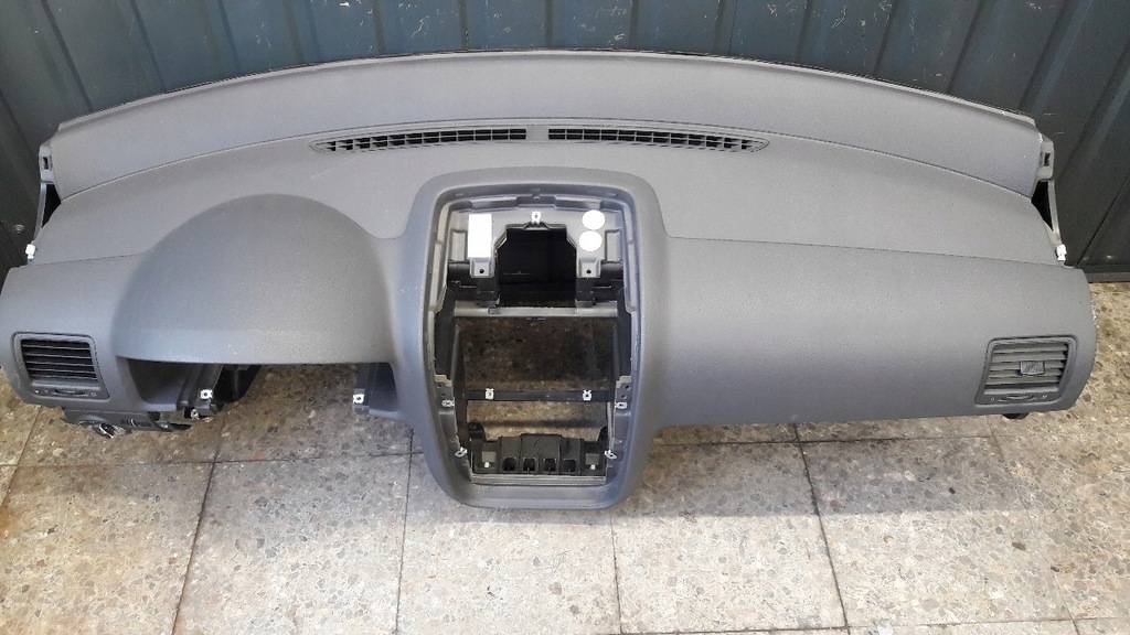 фото №1, Консоль панель приладів golf v