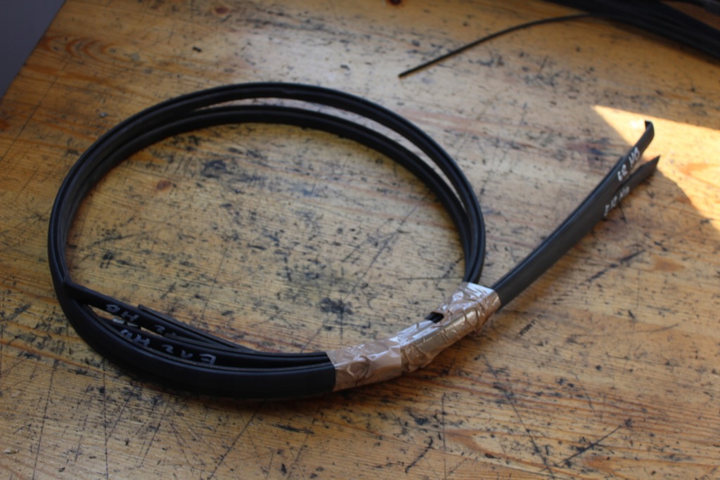 Купити Corolla e12 хетчбек молдинг дахова ліва або права