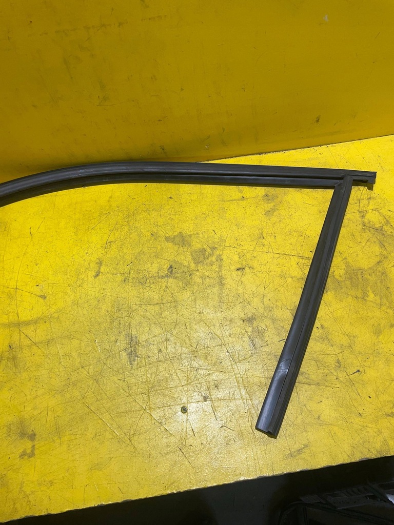 фото №8, Bmw 1 e81 e87 2007 прокладка szyby/drzwi левый перед