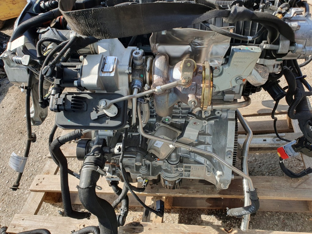 Купити Peugeot 3008 3 1.2 hpy двигун комплектний  mhev mcz00 100kw 136km