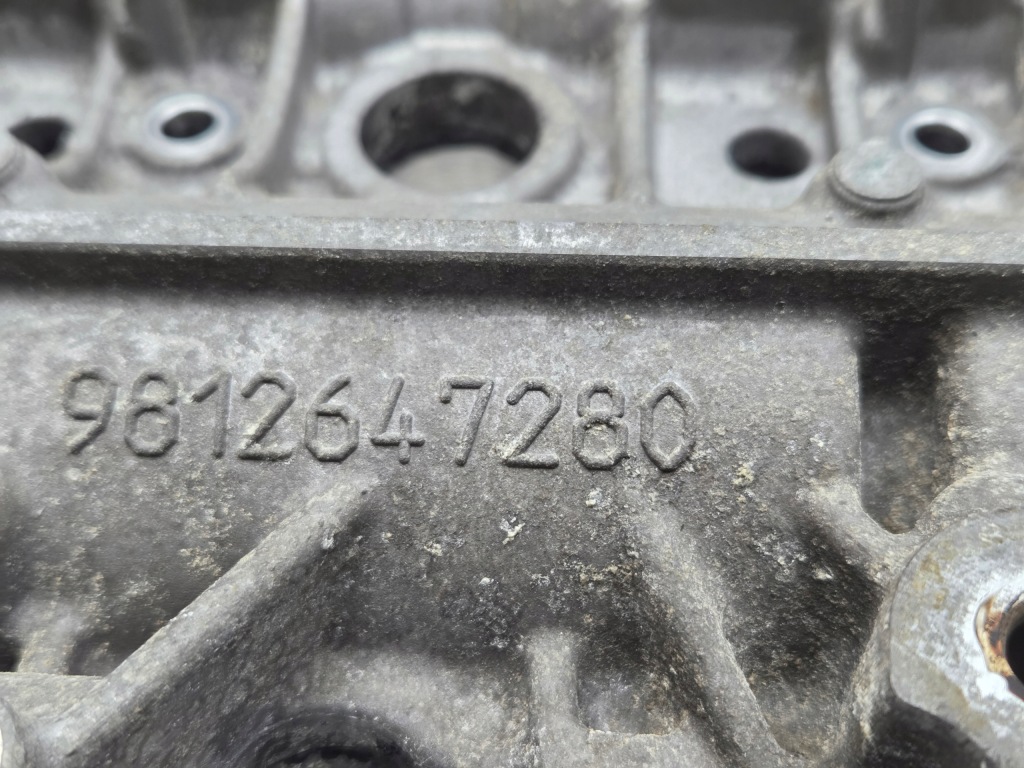 Кришка розподільного валу касета toyota 1.5 blue hdi peugeot opel 9812647280 Недорого