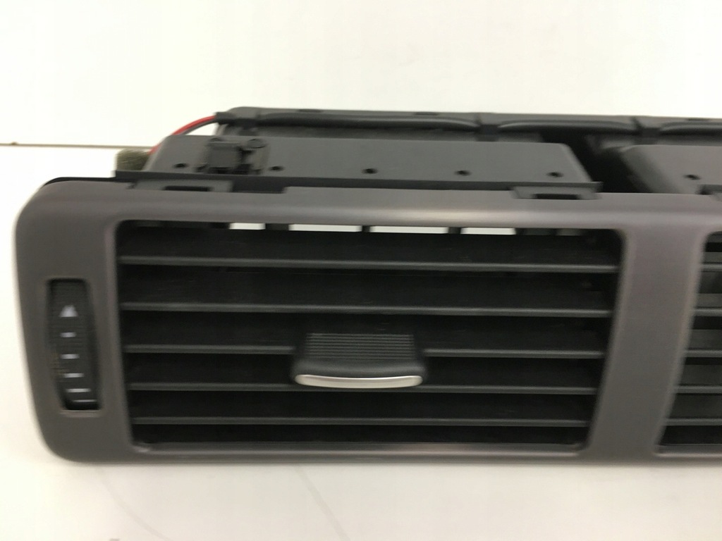 фото №10, Решётка обдув средняя audi a6 c5 lift 4b1820951