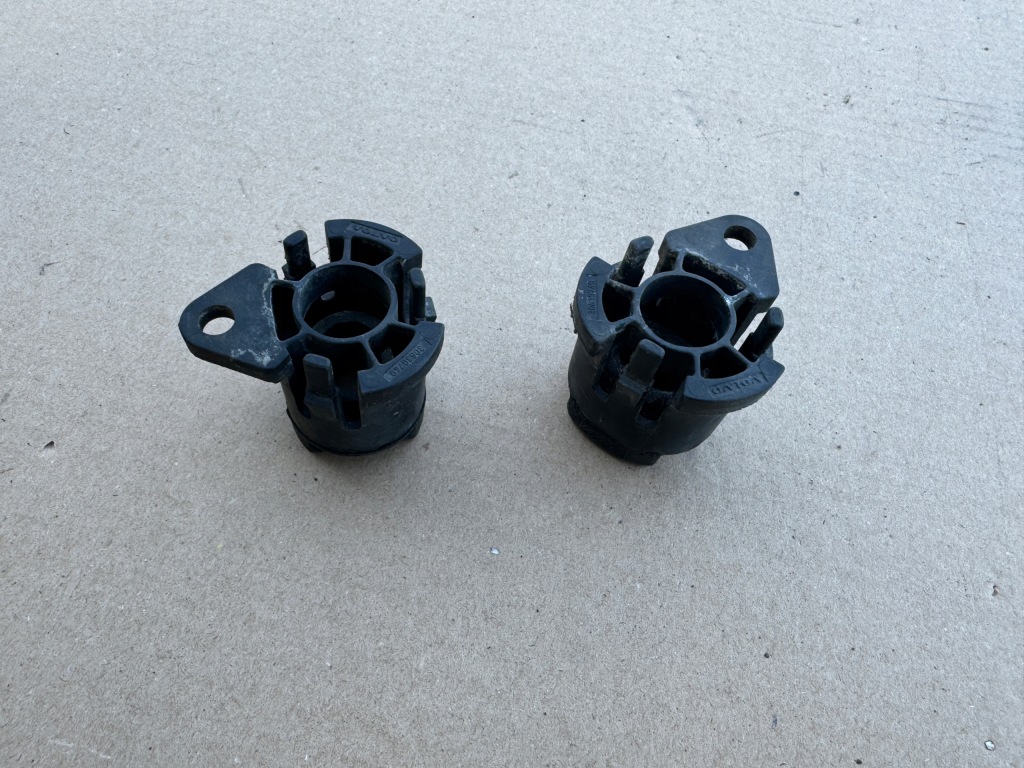 фото №1, Volvo c30 v50 кронштейн радіатора 30639749