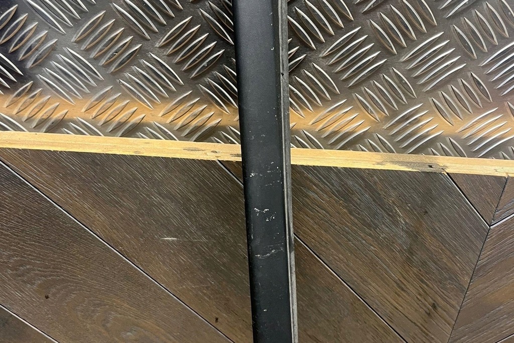 фото №7, Захист передньої скло volvo xc70 ii 30753552 2.4l дизель 158kw 2012