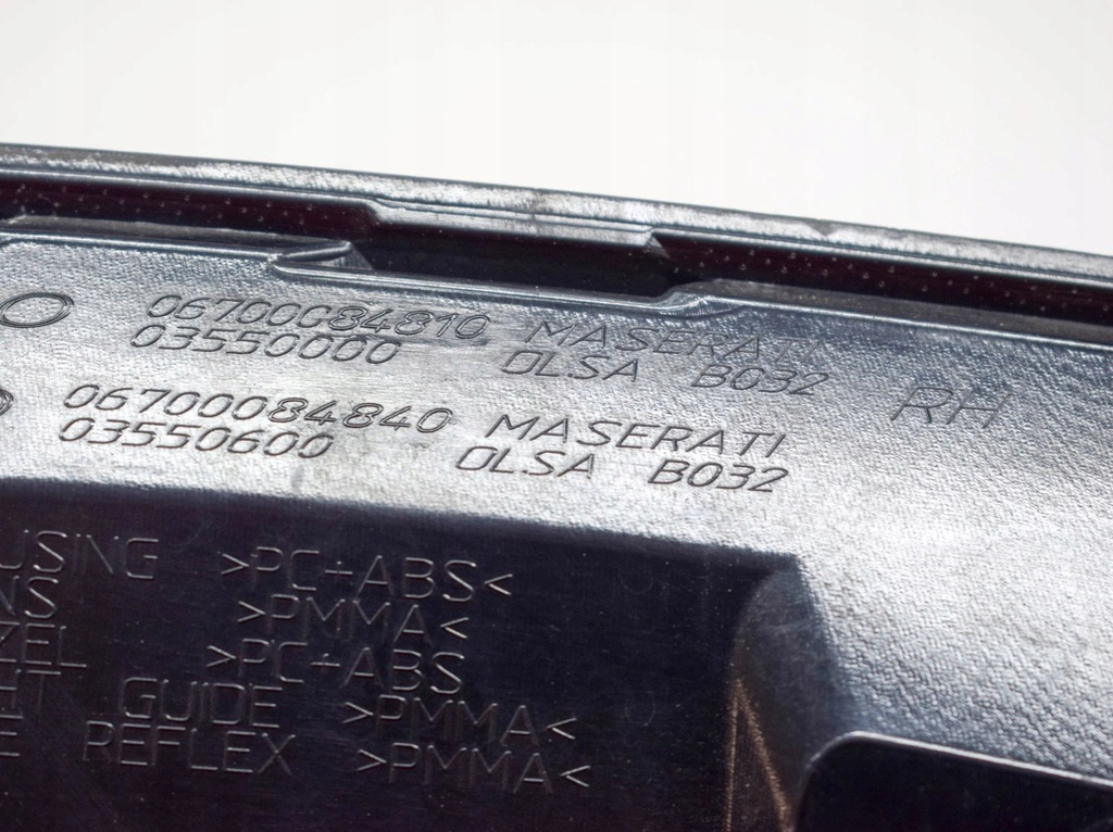 фото №6, Maserati ghibli 2015 права сторона молдинг pod фара задня