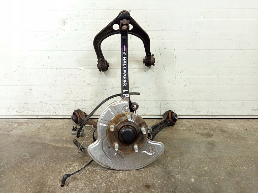 фото №1, Поворотний кулак лівий перед важелі ступиця dodge challenger 08-