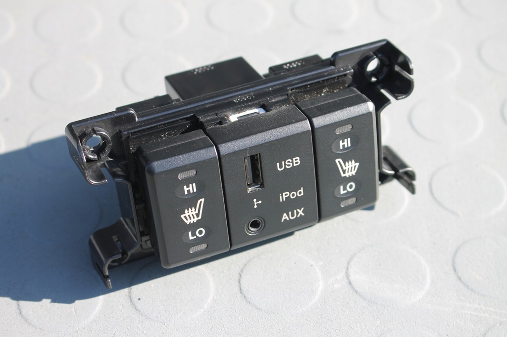 фото №1, Кнопка подогрев сидений usb santa fe ii lift 09-12