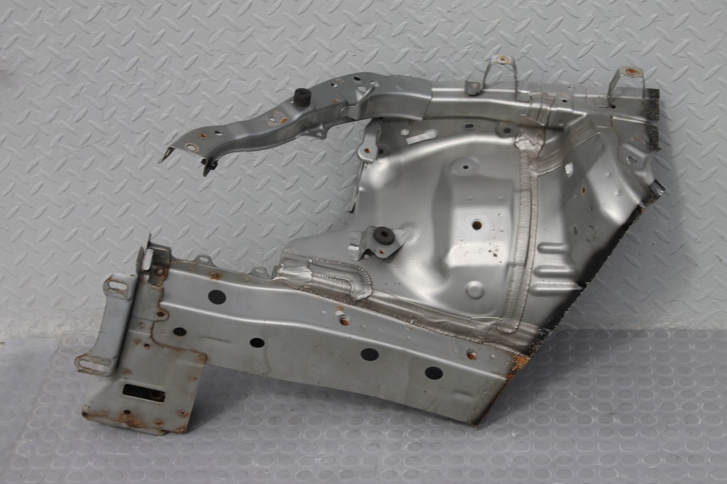 фото №1, Чверть панель фари правий перед avensis t27 09-15