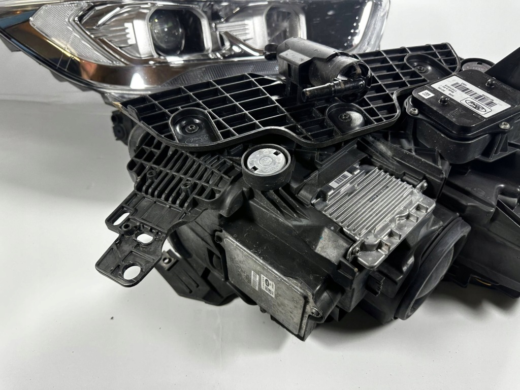 Kuga mk2 рестайлінг  фара ксенон led поворотний комплект gv41-13d155aj gv41-13d154aj Зі Шроту