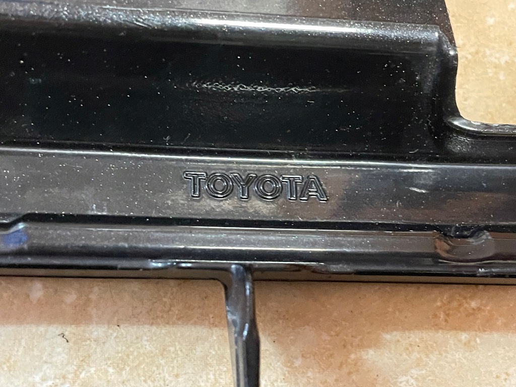 фото №11, Toyota оригінальний номер 53112-02670 52711-02110 auris ii решітка бампера