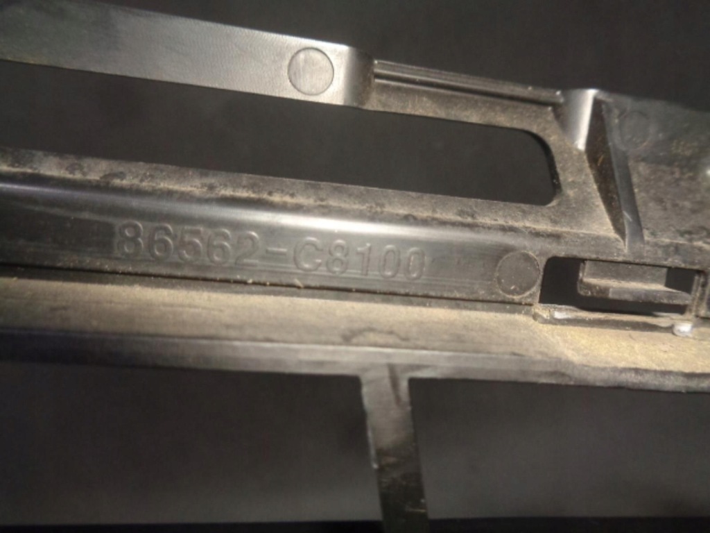 Hyundai оригинальный номер 86562-c8100 решётка бампера передний Киев