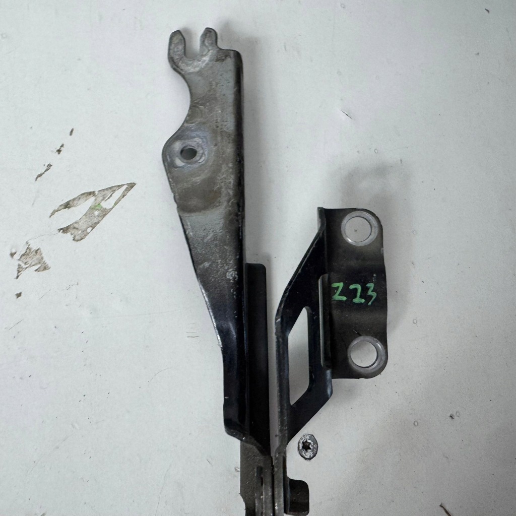 Петли капота левое  правый  комплект mazda 6 gh оригинальный номер оригинал ghp9 в Украине