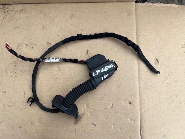 фото №1, Цоколь штекер двері ліва перед seat leon iv оригінал