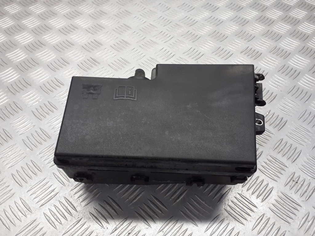 Коробка предохранителей volvo v50 2.0 d 3m5t-14a142-ab Недорого