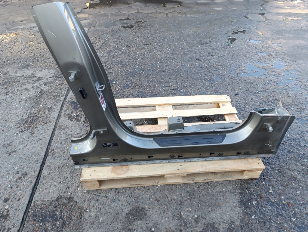 фото №1, Bmw f45 правый блок двигателя средний порог