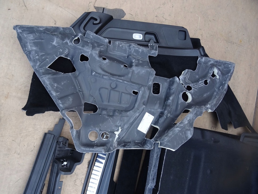 фото №9, Mercedes w167 amg53 обивка багажника обшивка