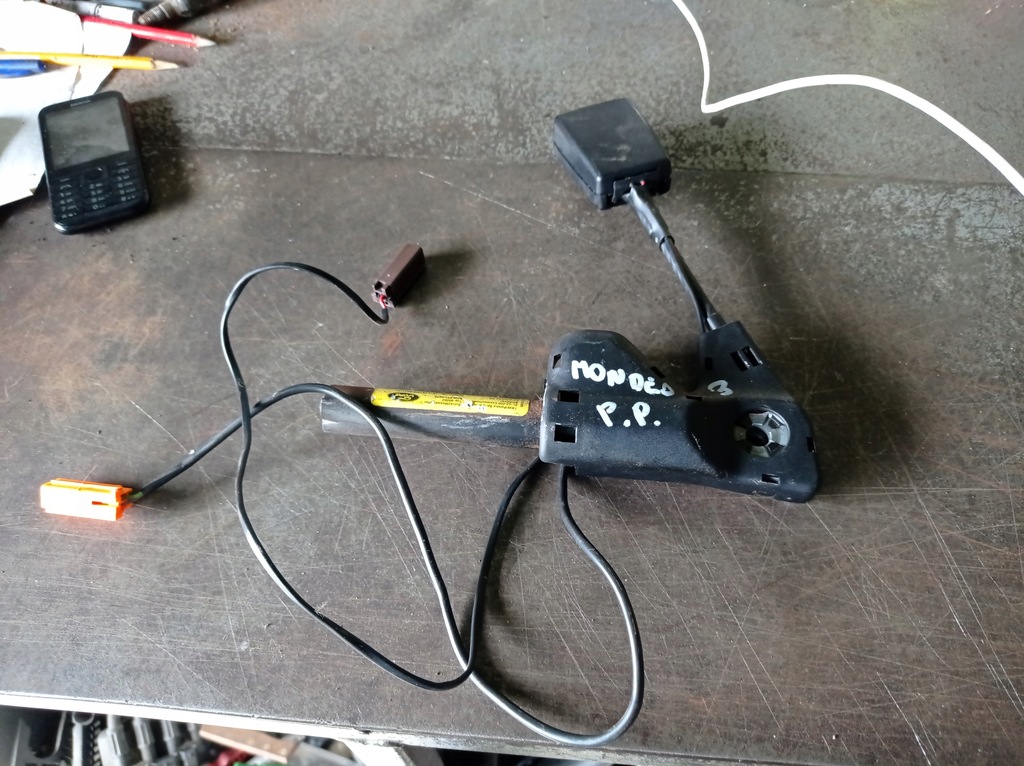 фото №1, Ford mondeo mk3 - натягувач поперечина правий перед