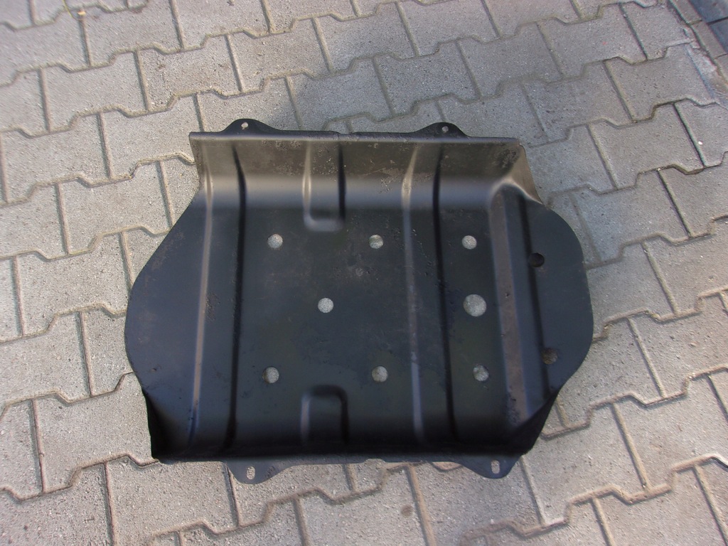 фото №6, Защита бака топлива - nissan terrano i long 3,0 v6 5-дверь