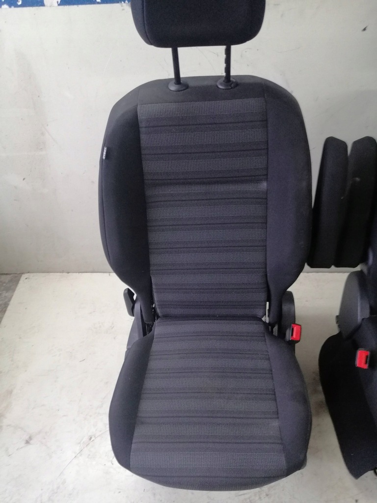 фото №1, Partner proace combo e 2023 перед сторона права сидіння передній пасажира