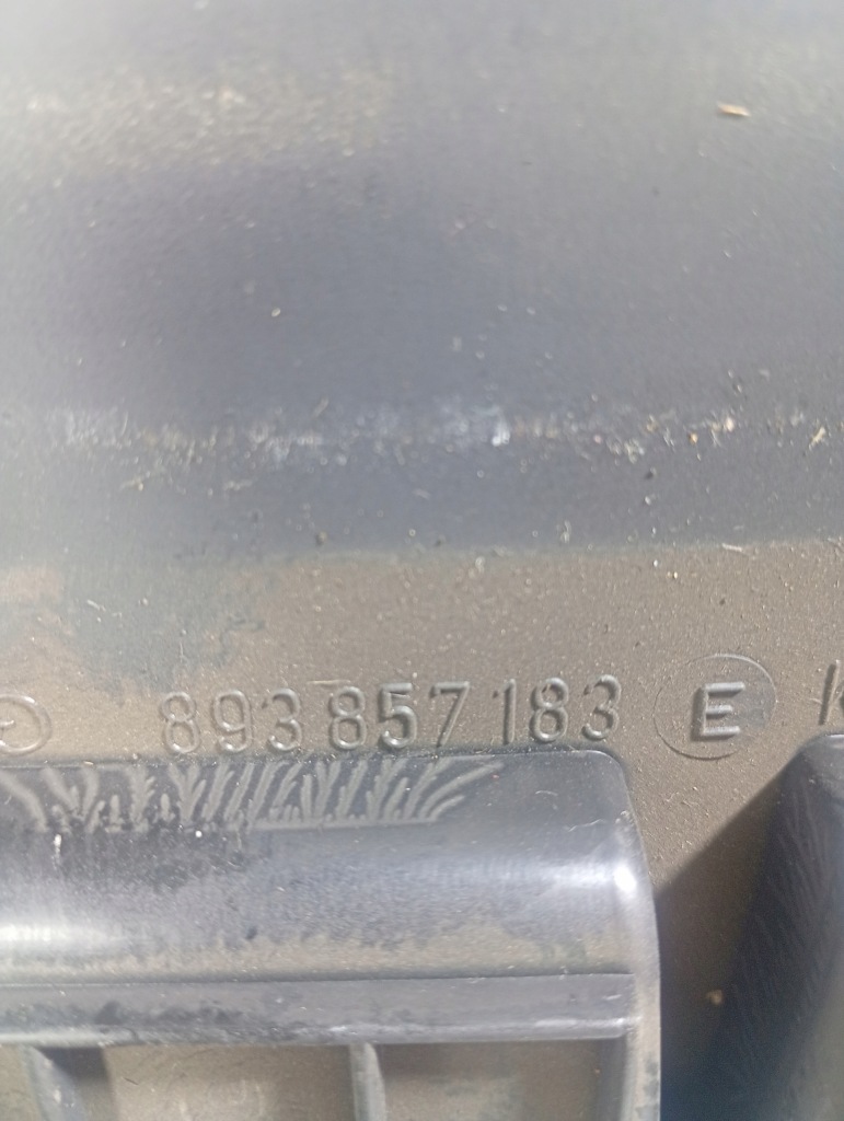 Audi 80 b3 87-91 рамка панель середнього ґрати обдув оригінальний номер 893857183 в Україні