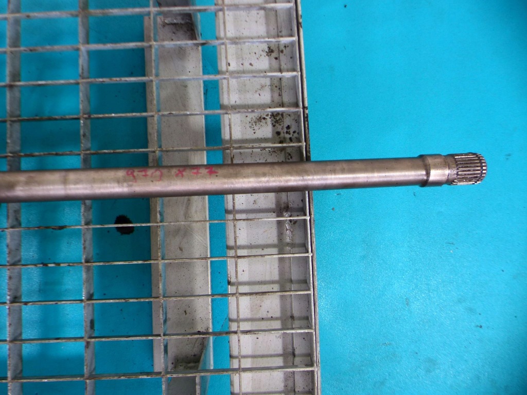 Привідний вал правий bmw x5 e53 3.0 r6 механічна коробка передач 99-03 Оригінал