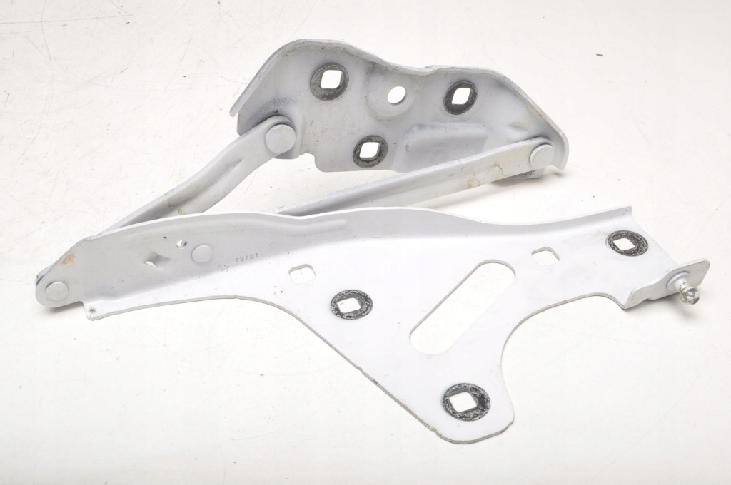 фото №1, Land rover defender l663 петля капот l8b2-16800-ab