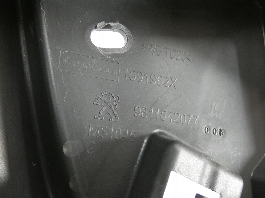 фото №16, Направляющая, кронштейн бампера левый peugeot expert 395.