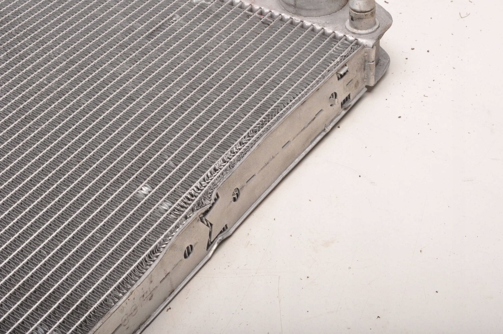 Bmw f80 f82 f83 f87 3.0 радиатор воды 2284607 czytaj описание с Разборки