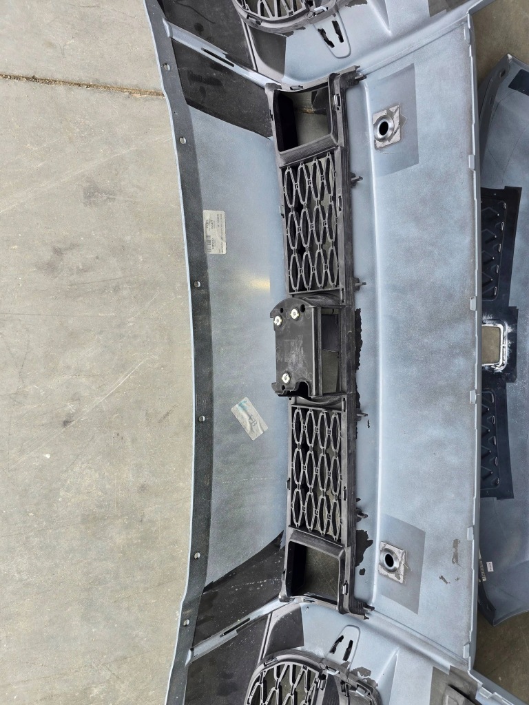 Перед rolls-royce cullinan чорний  badge 2023 передня частина Недорого