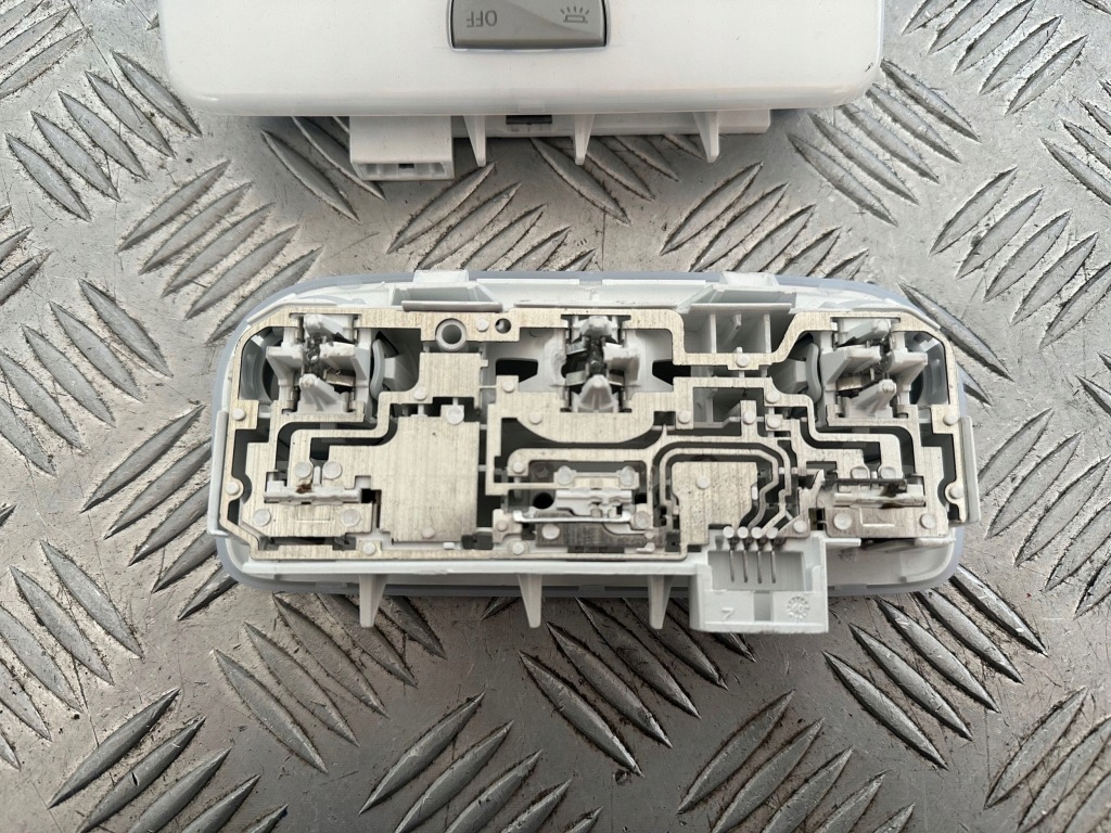 Renault megane 3 фонари обшивки потолка освещение кабины комплект Цена