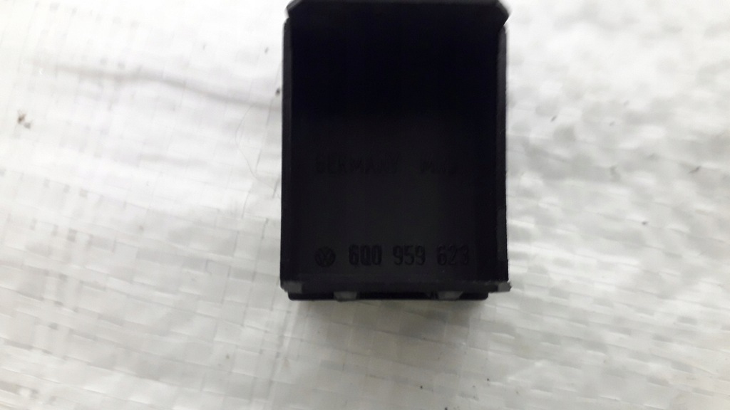 фото №14, Polo n9 заглушка выключателя консоли 6q0959623