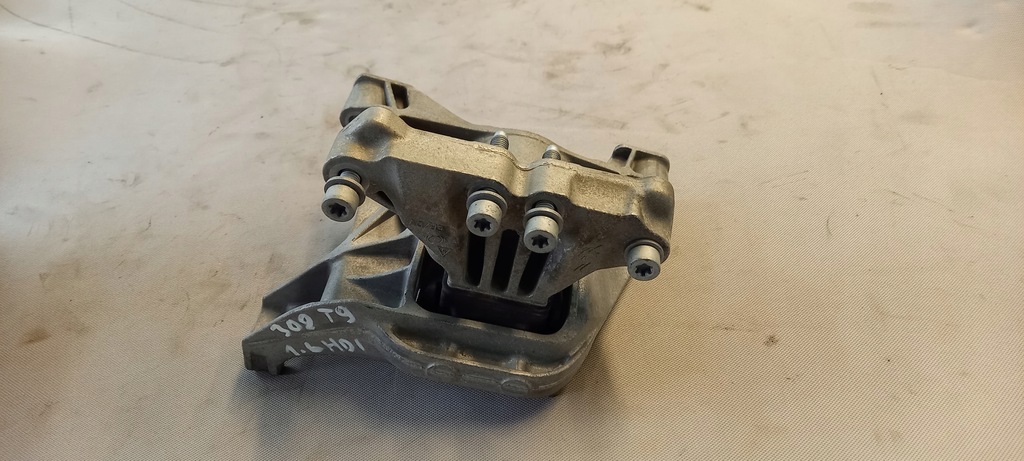 фото №4, Кронштейн, подушка двигуна peugeot 308 t9 1.6 bluehdi