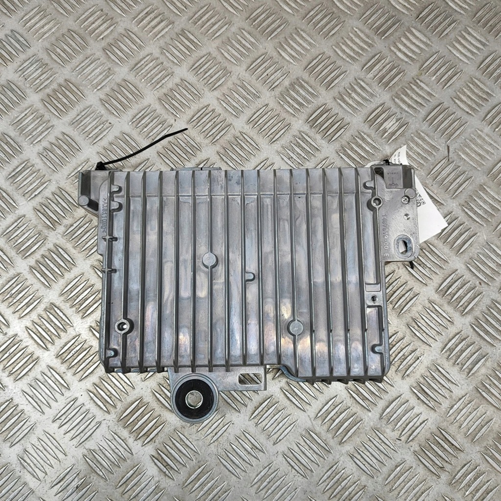 фото №1, Tesla model y 2022 блок управления / модуль комфорта