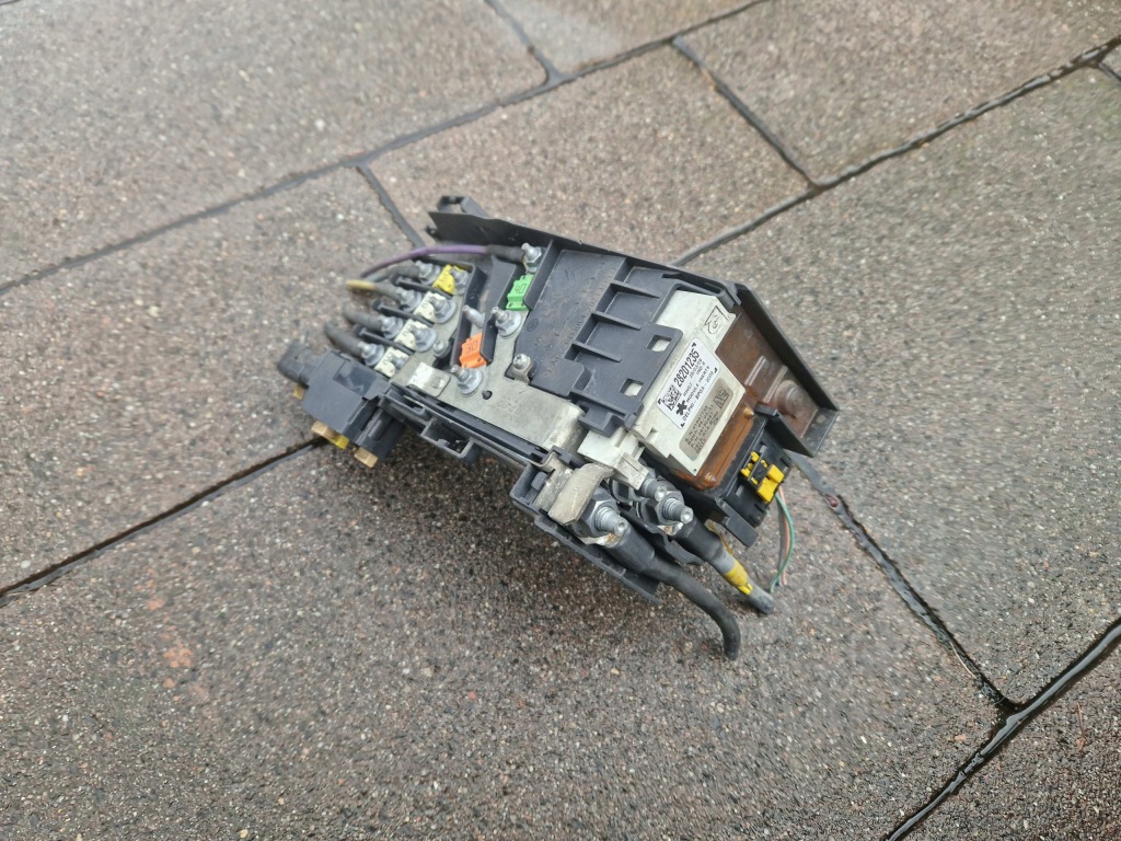 Купить Citroen peugeot модуль напряжения аккумулятор 28201235