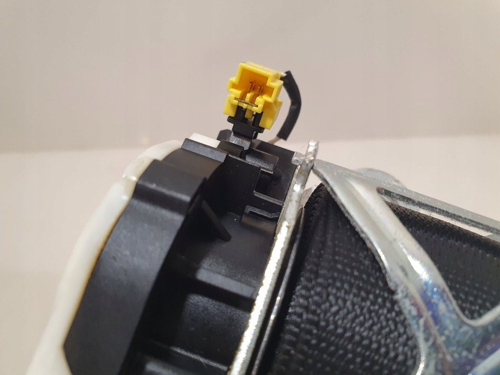 фото №7, Pas bezp натяжитель mercedes-benz оригинальный номер a2518608085