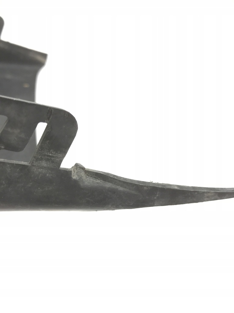 фото №9, C-klasa w205 lift 18-21 молдинг защита впуск бампер левый перед a2058856702